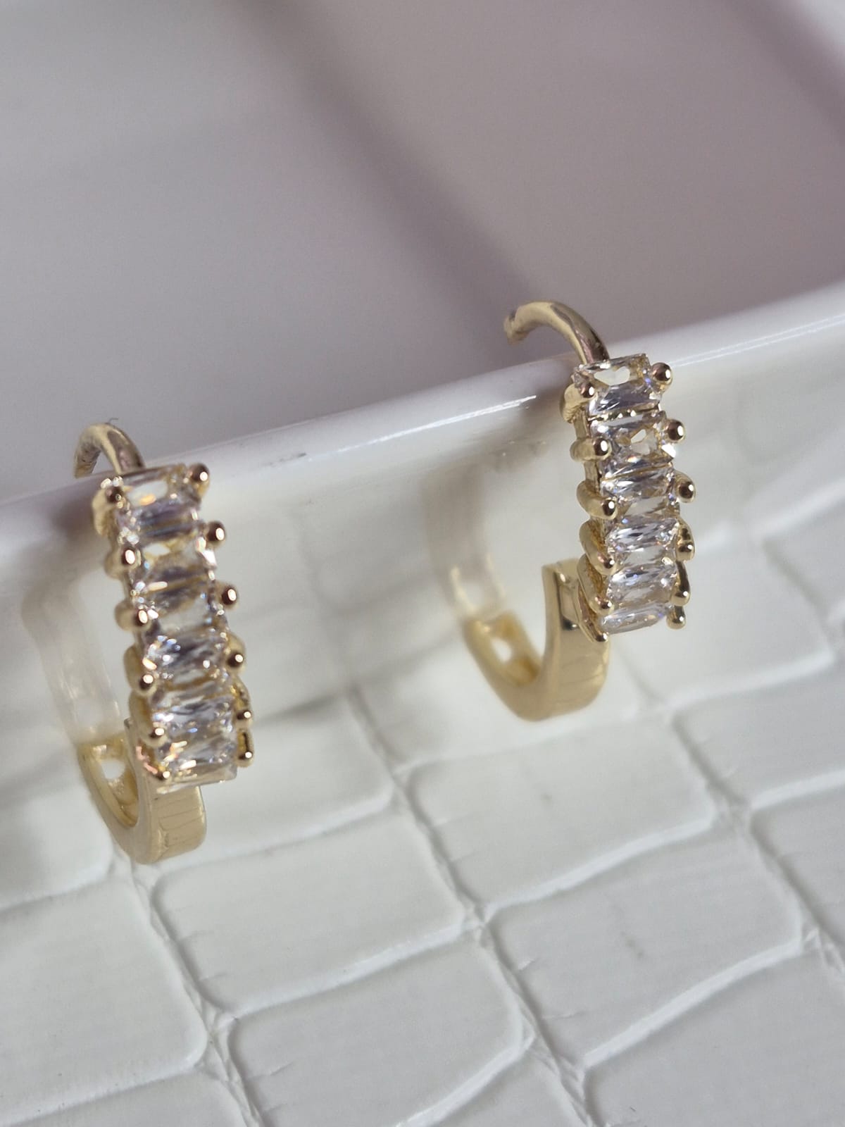 Arete Huggie baguette